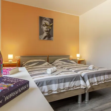 Villa Modern Eve In With Pool Near The