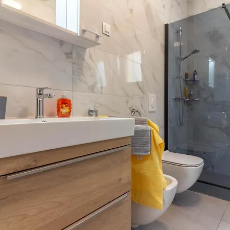 Villa Modern Eve In With Pool Near The Medulin