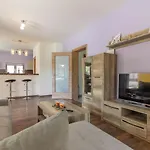 Villa Modern Eve In With Pool Near The