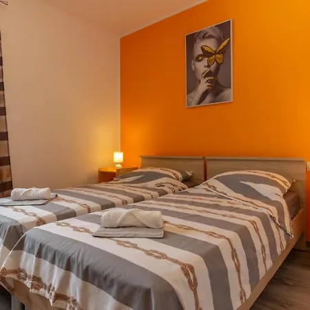 Villa Modern Eve In With Pool Near The Medolino