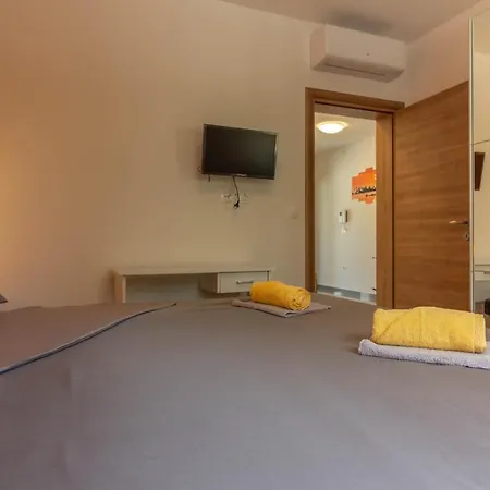 Villa Modern Eve In With Pool Near The Medulin