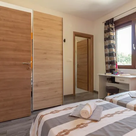 Modern Eve In With Pool Near The Villa