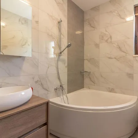 Modern Eve In With Pool Near The Villa